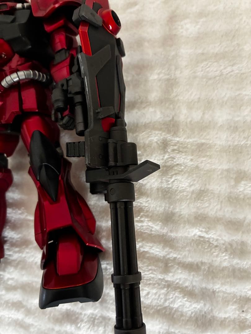MG 1/100 グフ・カスタム 全塗装 完成品 メタリックレッド塗装済ガンプラ