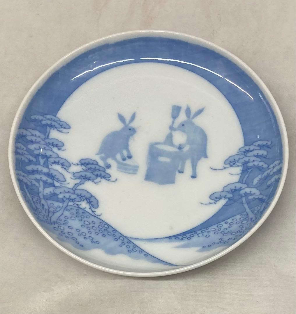 B559b 印判 兎の餠つき 小皿1枚　裏に蝙蝠　図変り　満月　骨董