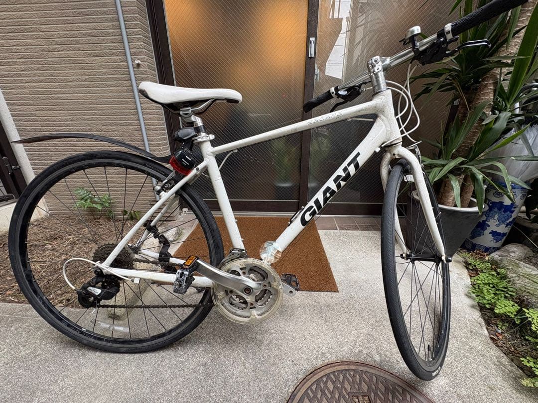 凛GIANT クロスバイク ホワイト エスケープR3 【付属品付き】