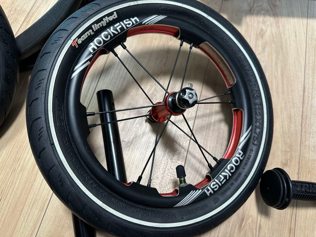 美品　ストライダープロ　rockfish ホイール　カスタム　タイヤ　ゴールド