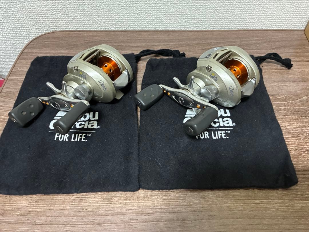 Abu Garcia REVO STX リール 2個セット 専用ポーチ付き