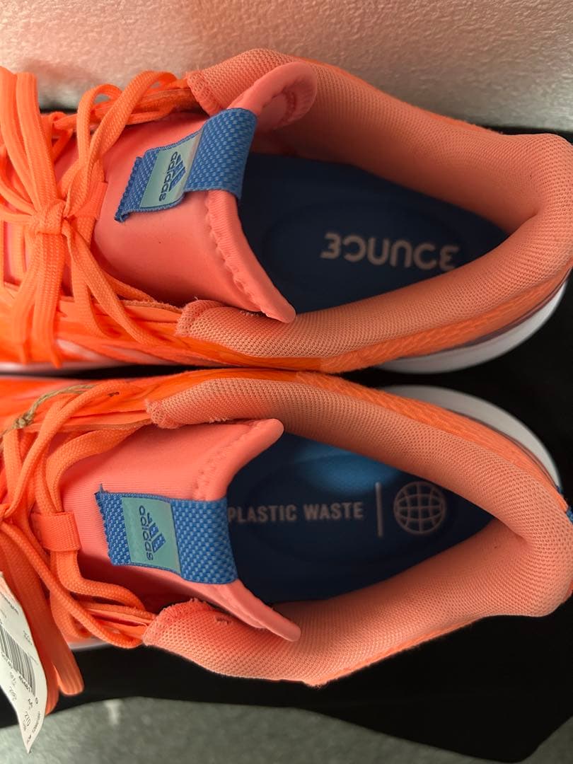 日本未入荷・海外限定カラー アディダス ノヴァフライト ビームオレンジ