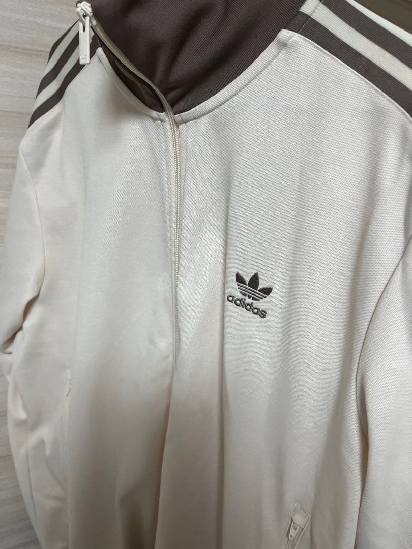 adidas トラックジャケット ライトベージュ モカブラウン