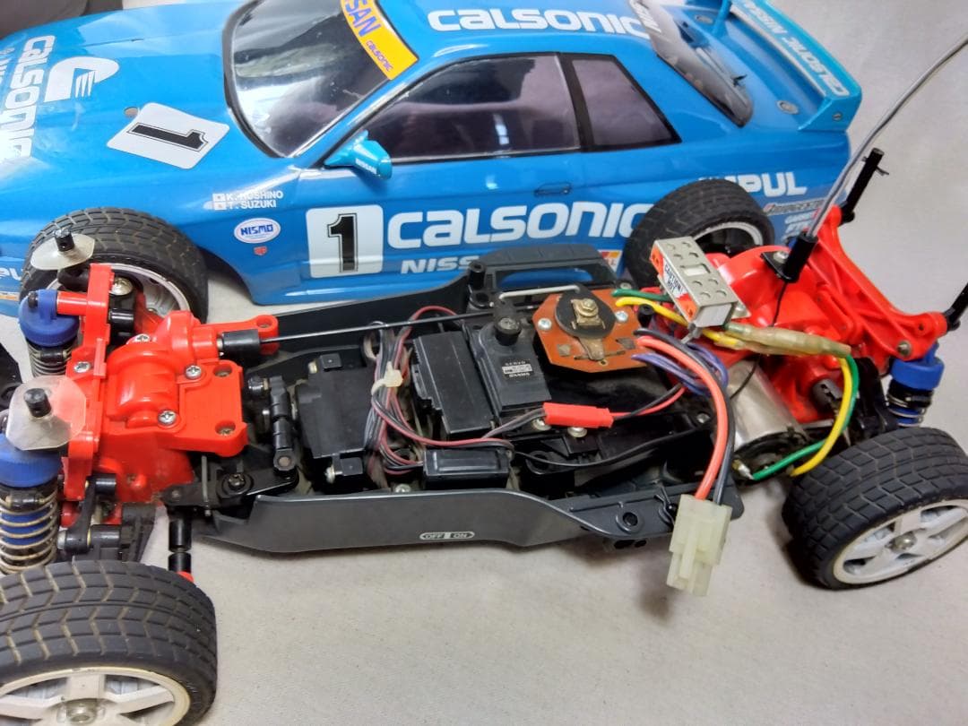 タミヤ　1/10ラジコンカー　カルソニックスカイライン　GT-R　R32