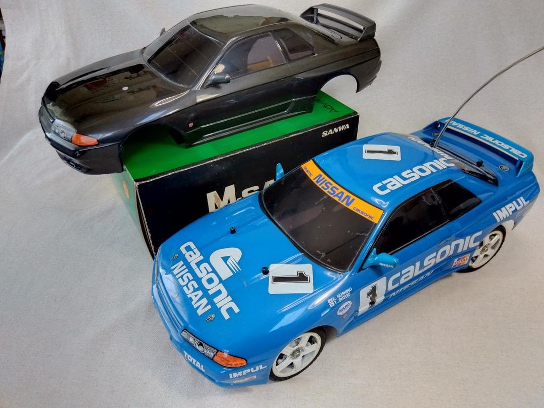 タミヤ　1/10ラジコンカー　カルソニックスカイライン　GT-R　R32