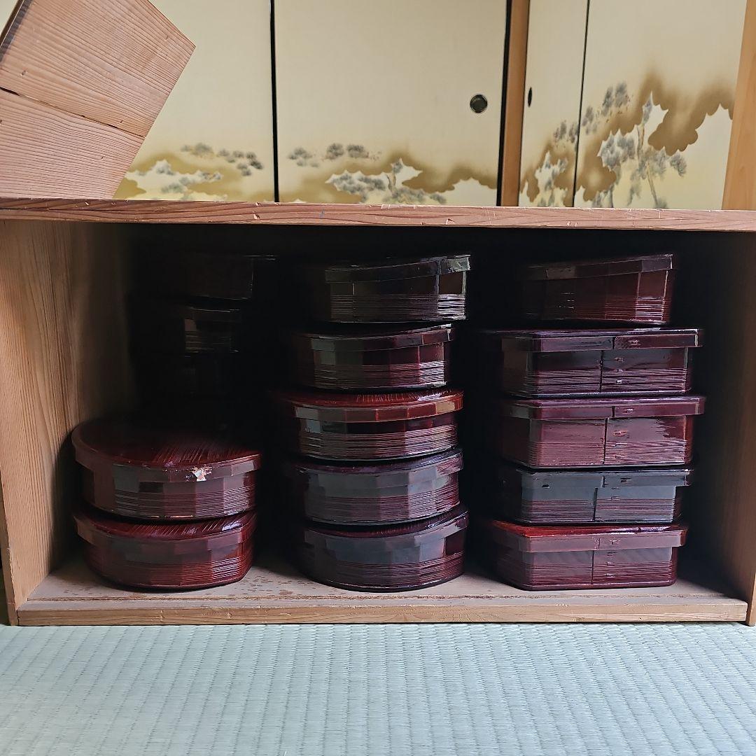 昭和レトロ/1950年代前半物】木製弁当箱 漆塗り弁当箱 仕切付き 大きめ27客