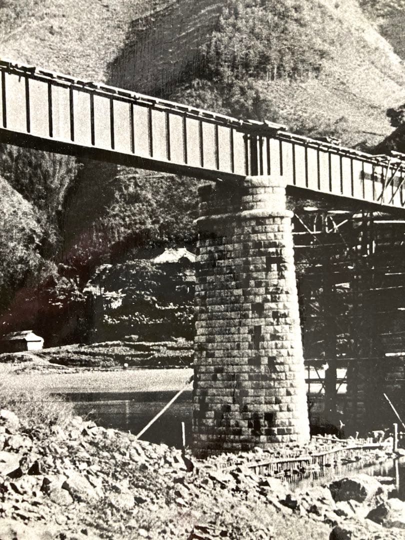 球磨川第一橋梁　鉄道橋の建設 モノクロ写真 ②