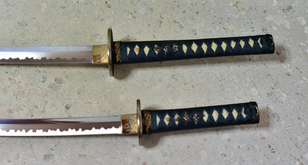 模造刀二振り、日本刀、侍　鬼滅の刃　玩具