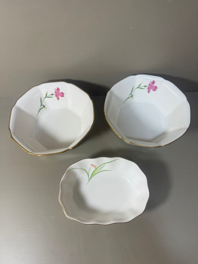 2397 香蘭社　金彩　深鉢2客　楕円鉢1客