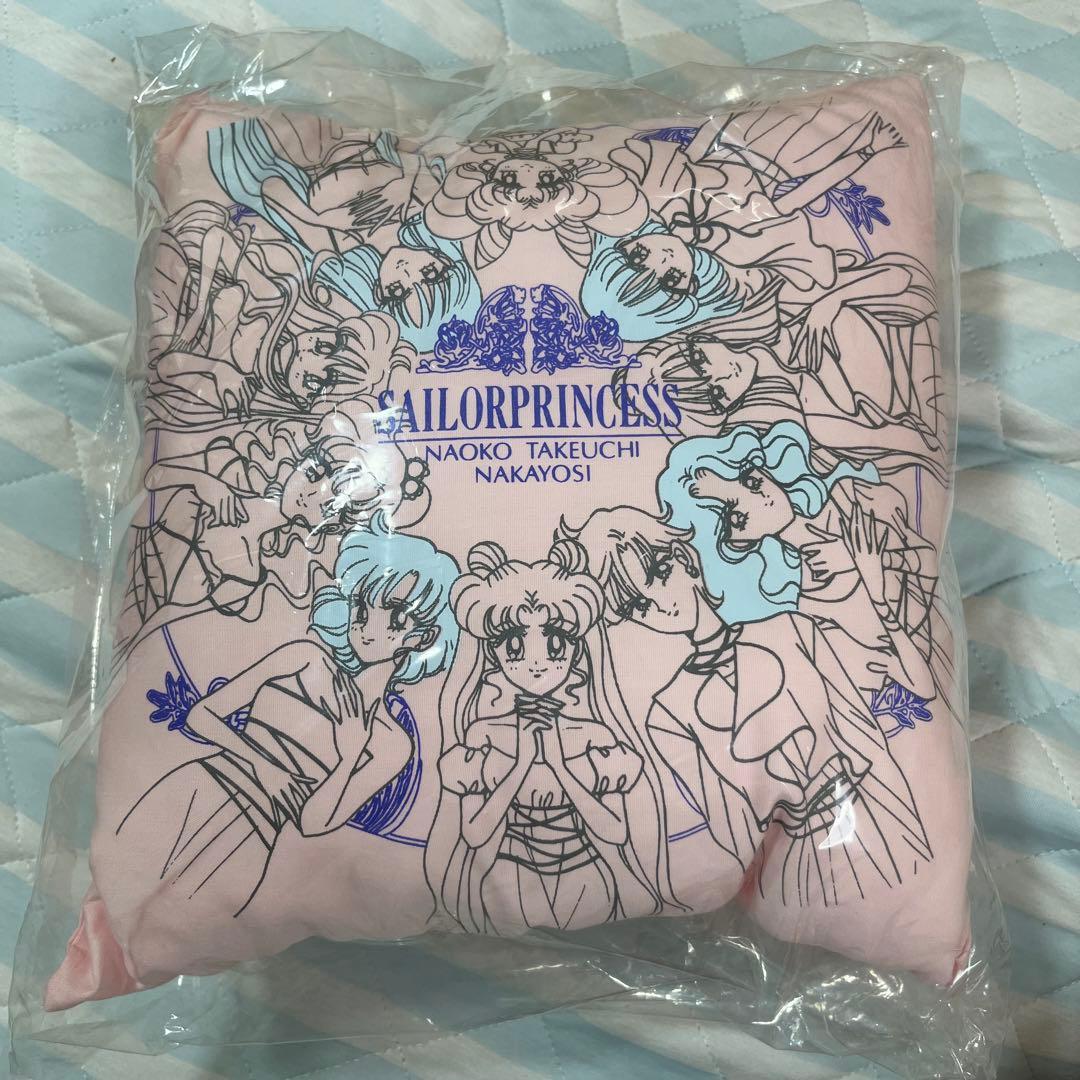 美品　セーラームーン　非売品クッション