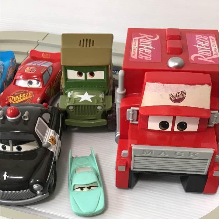 希少 ディズニー BIG コレクション カーズ フィギュア＆コース セット