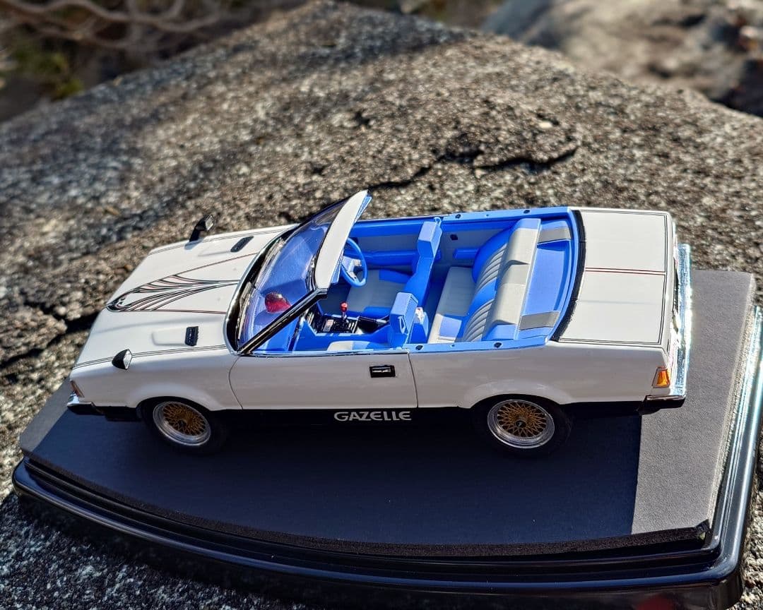 アオシマ 西部警察 GAZELLE 小暮課長専用車完成品