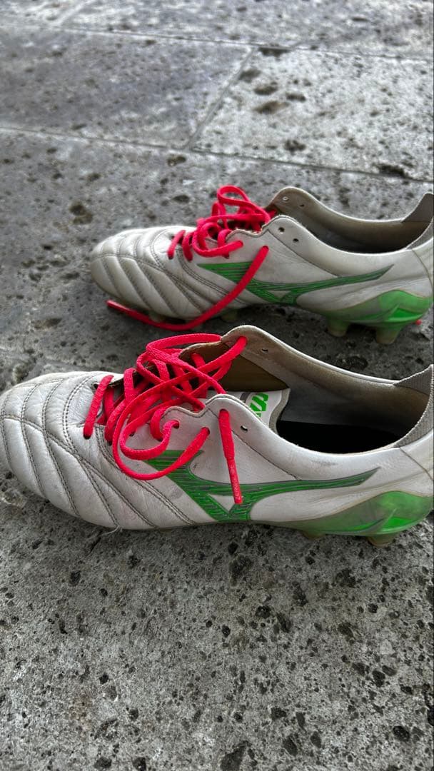 モレリアネオ4 22.5センチ　中古