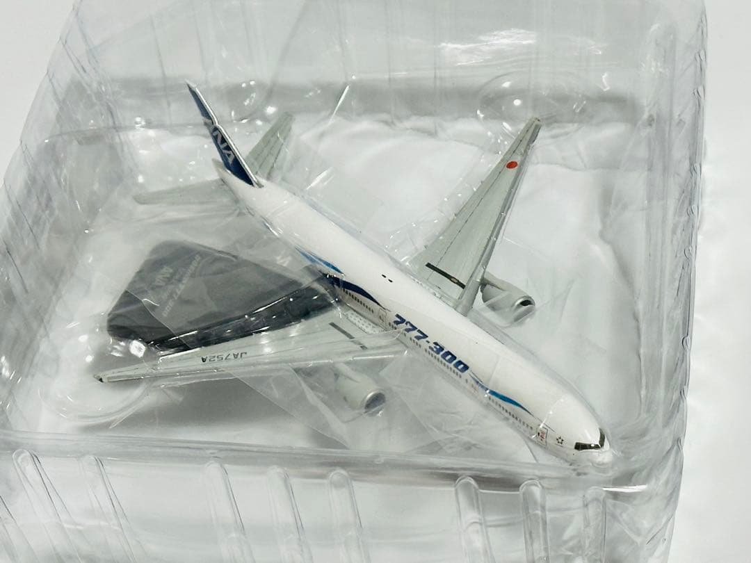 全日空商事 1/400 ANA 777-300 特別塗装 NH40012
