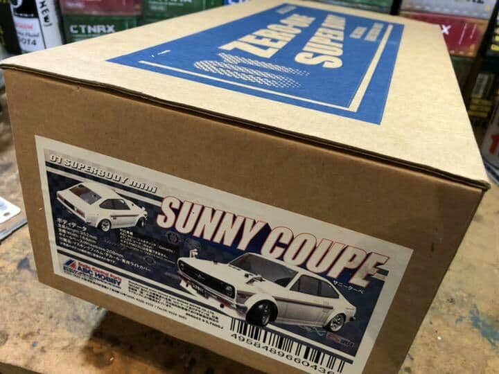 DATSUN  サニークーペ　旧車　ニッサン　ボディー^