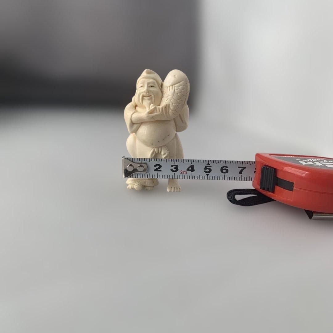 【詳細不明】時代物　置物　魚を担ぐ男