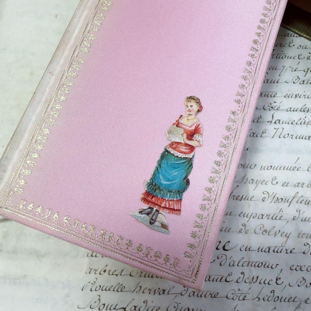 値下フランス　アンティーク　淡いピンク色の小さな本　ケース付き