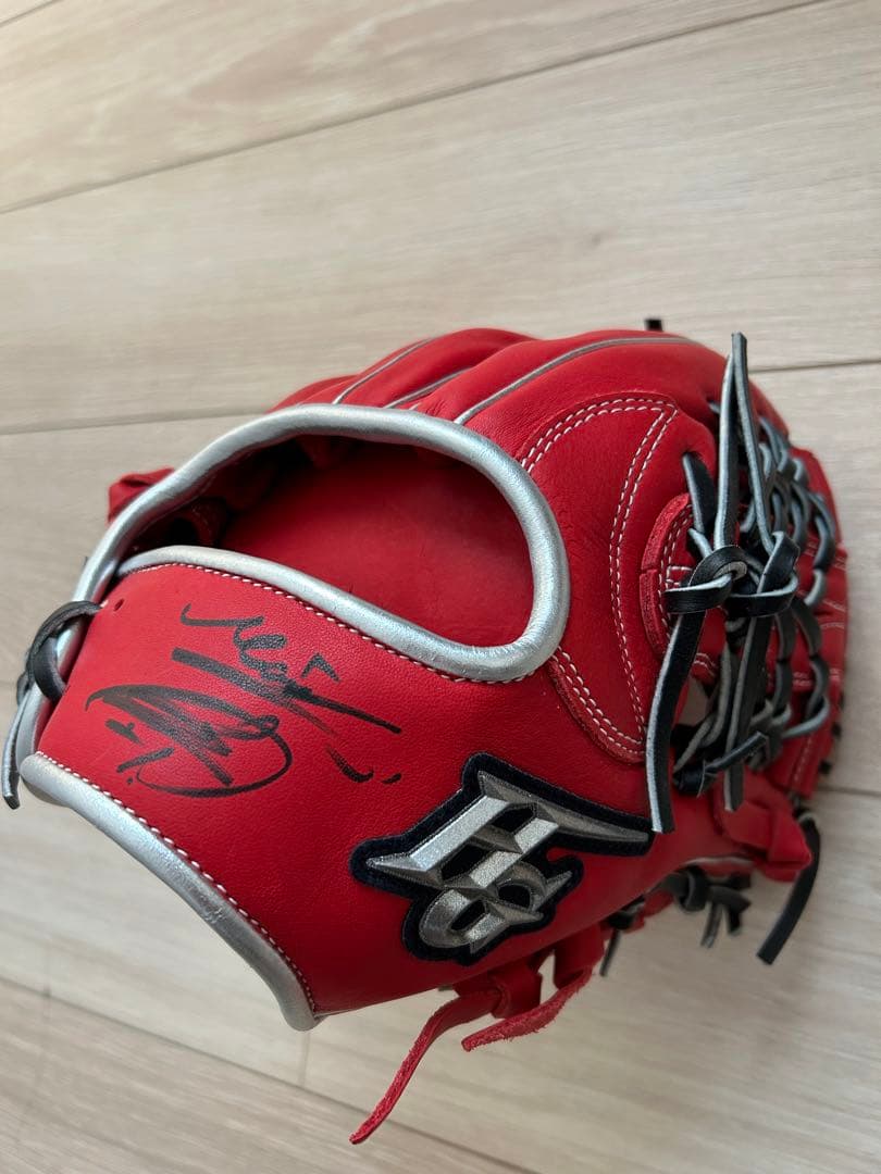 軟式野球グローブ 内竜也選手　直筆サイン入り