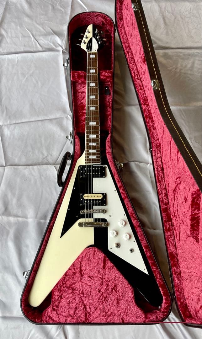 Vシェイプ　エレキギター ホワイト/ブラック