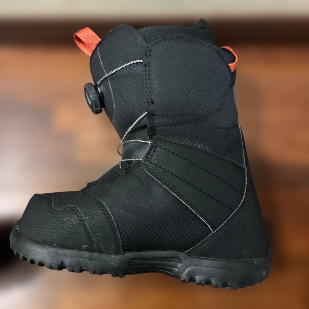 BOAシステム付き子ども用スノーボードブーツ