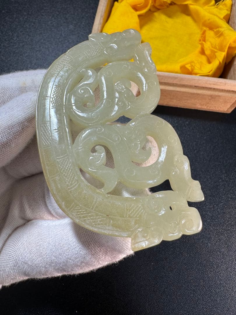 春秋時代　和田玉龍図柄 玉璧　骨董 玉彫 時代物 お守り 極細工 老玉和田玉