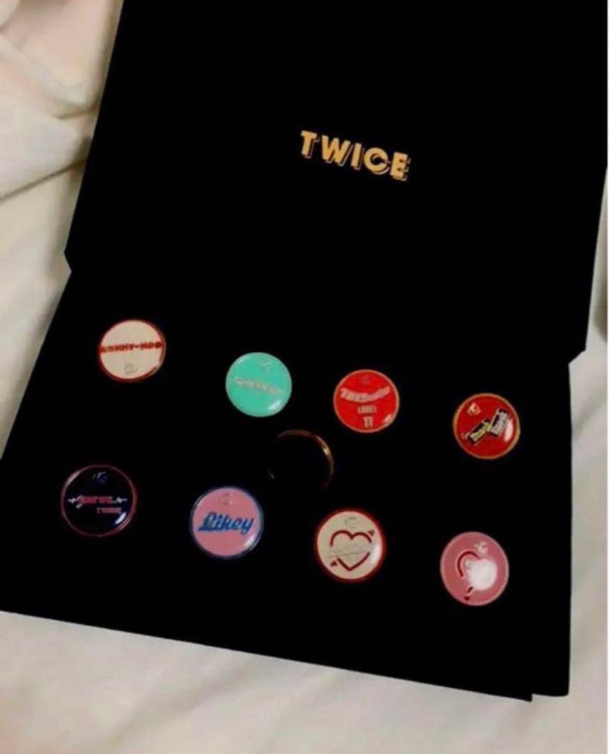 【入手困難】公式 TWICE バッチセット　コンプリート