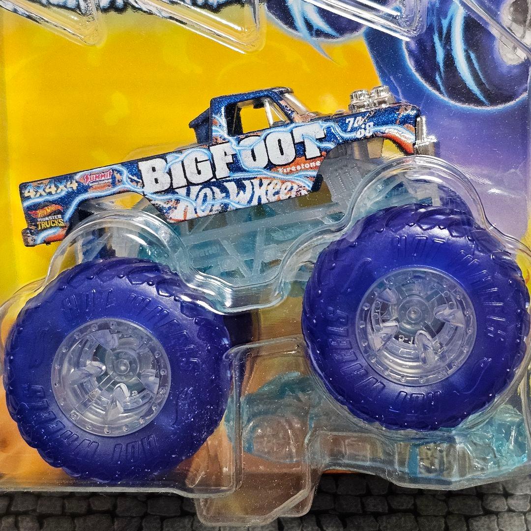 ホットウィール　モンスタートラック　ビッグフット　クリアーカラーバージョン