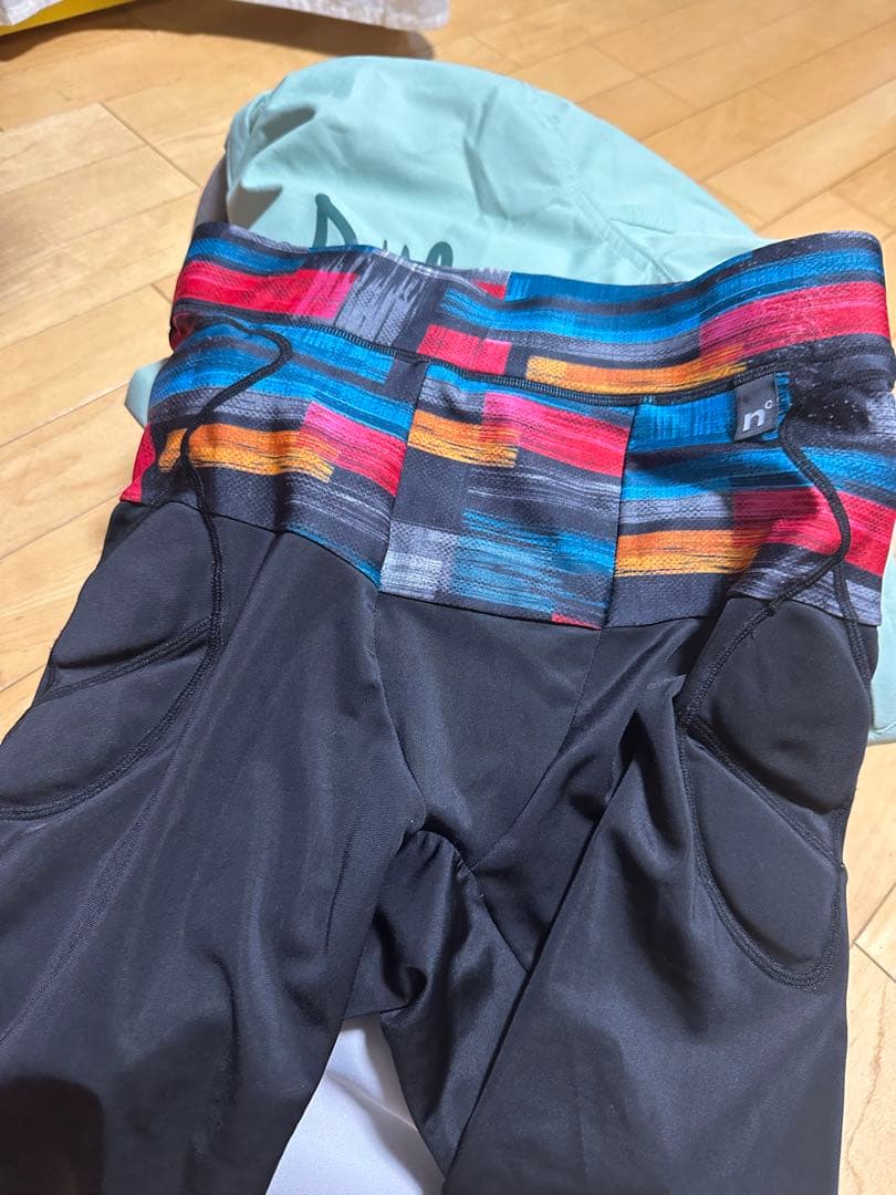 レディーススノボウェア M 上下set 美品