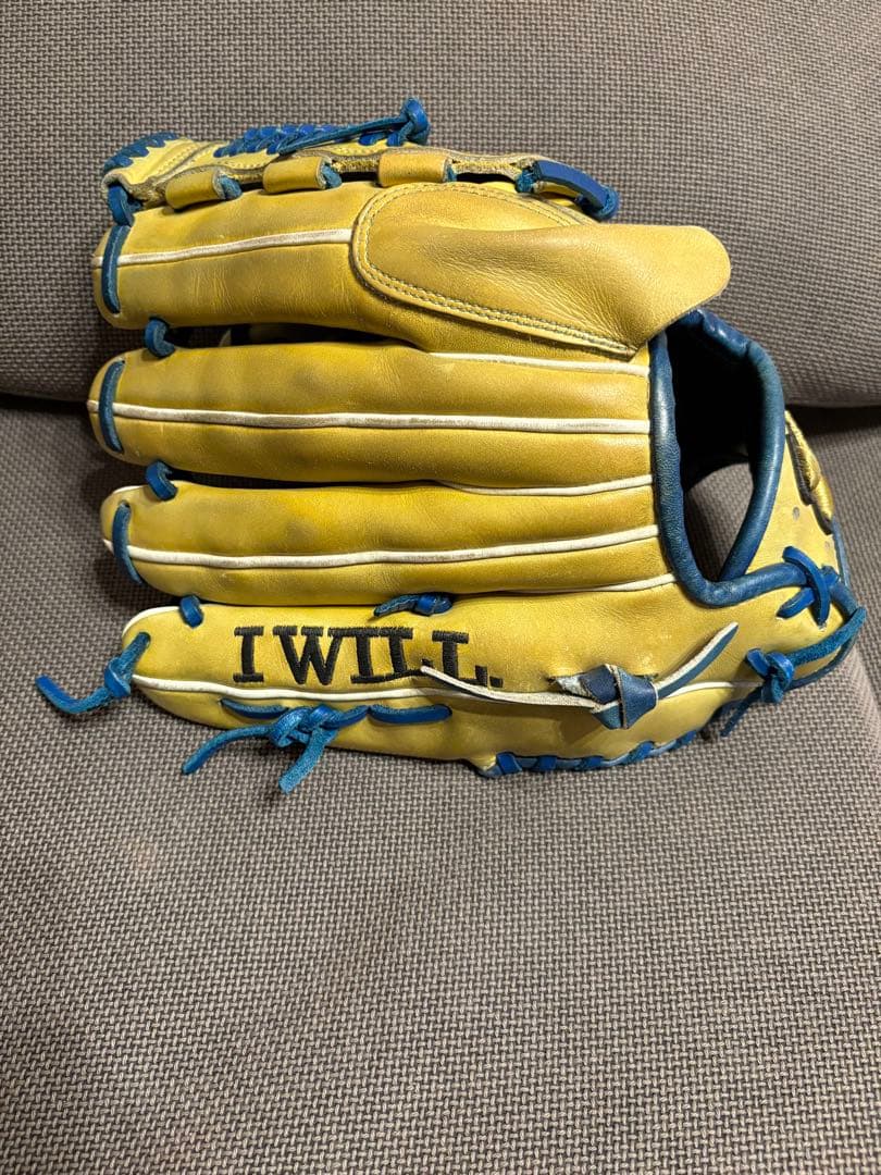 ぽ*松様 アンダーアーマー　軟式グローブ投手用　イエロー/ブルー