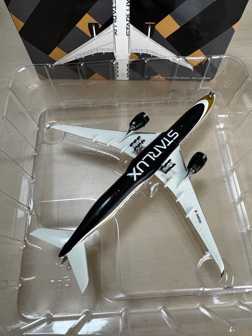 スターラックス航空　A350-1000カーボン塗装　1/400