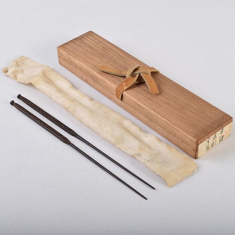 茶道具　古鉄　四方すかし飾　火箸　時代箱　V　8962