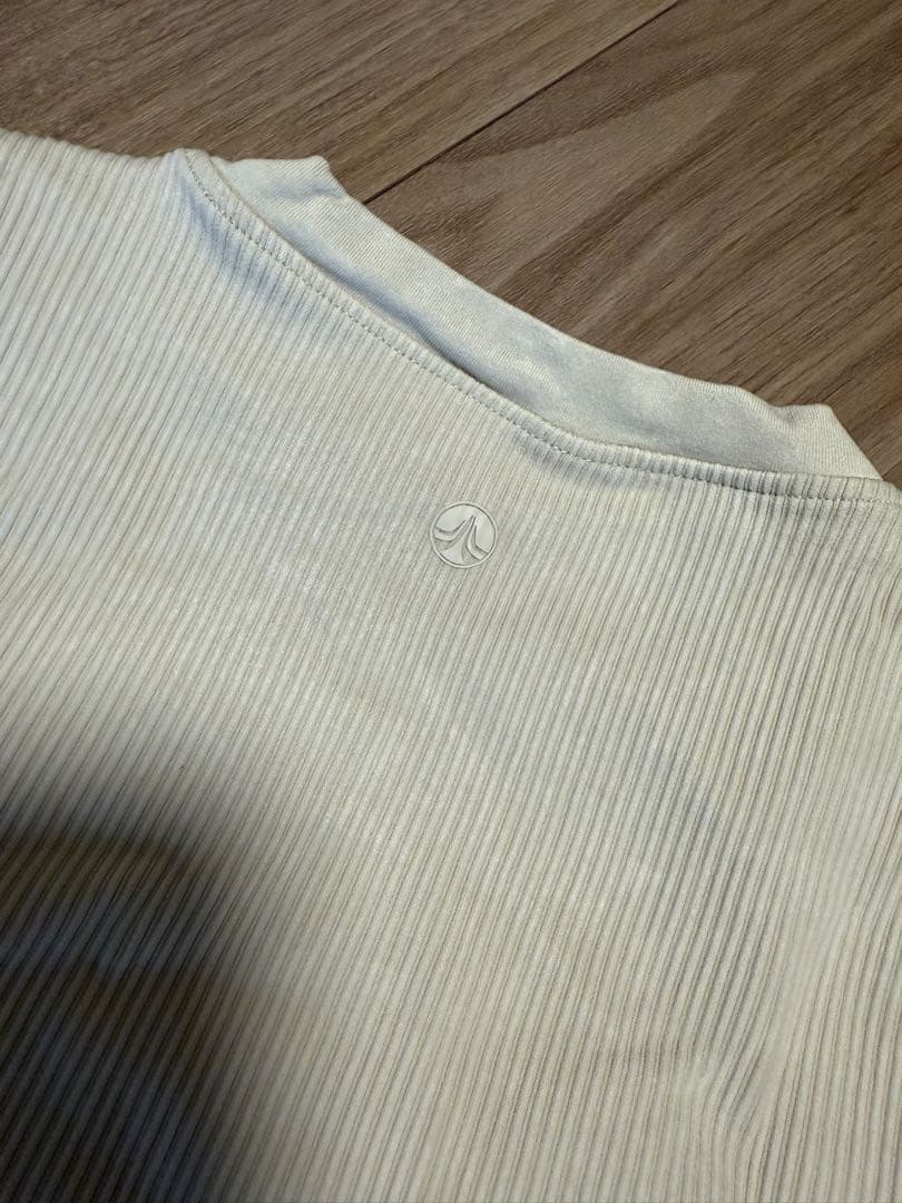 SUKALA lavaヨガウェアセットVネックショートスリーブとレギンス　M