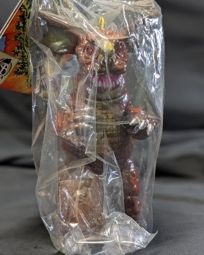 バラゴン＋山小屋（マーミット）ビニパラベビー未開封ソフビフィギュア