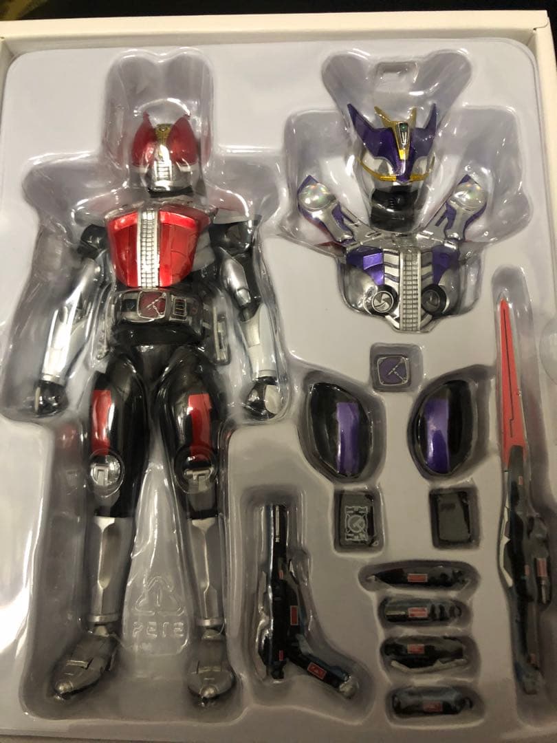 S.H.Figuarts 真骨彫製法 仮面ライダー電王 ソード ガンフォーム