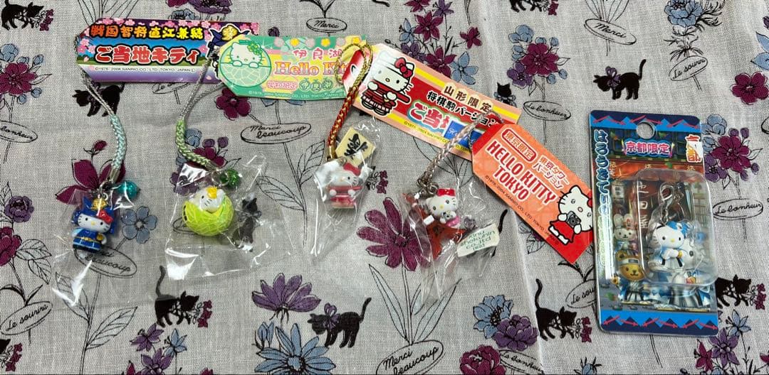 ハローキティ　ストラップ、キーホルダーセット