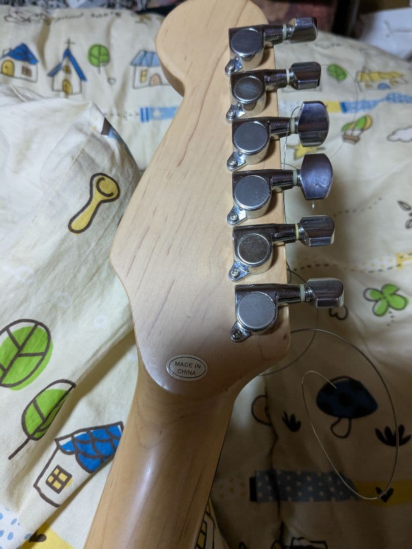 ピンクエレキギター