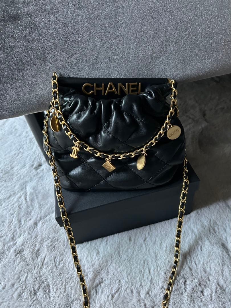 CHANEL ノベルティ チャーム付きチェーン ショルダーバッグ