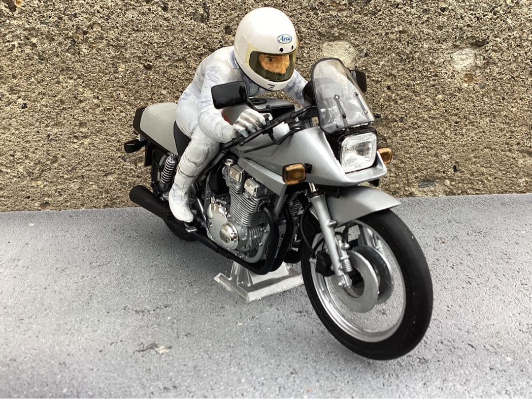 バイクプラモデル　タミヤ1/12 スズキカタナ　フィギュア付き