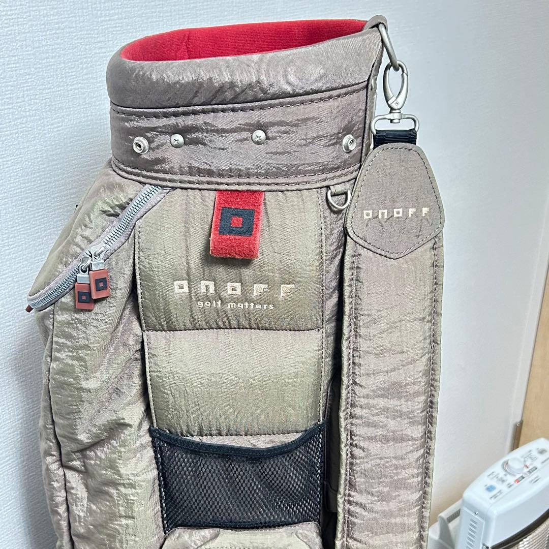 ONOFF オノフ キャディバッグ ゴルフバッグ ベージュ系 フード付き
