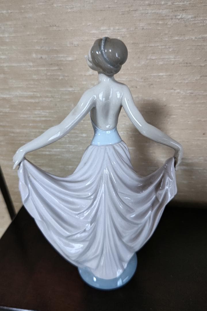 リヤドロ　踊る少女