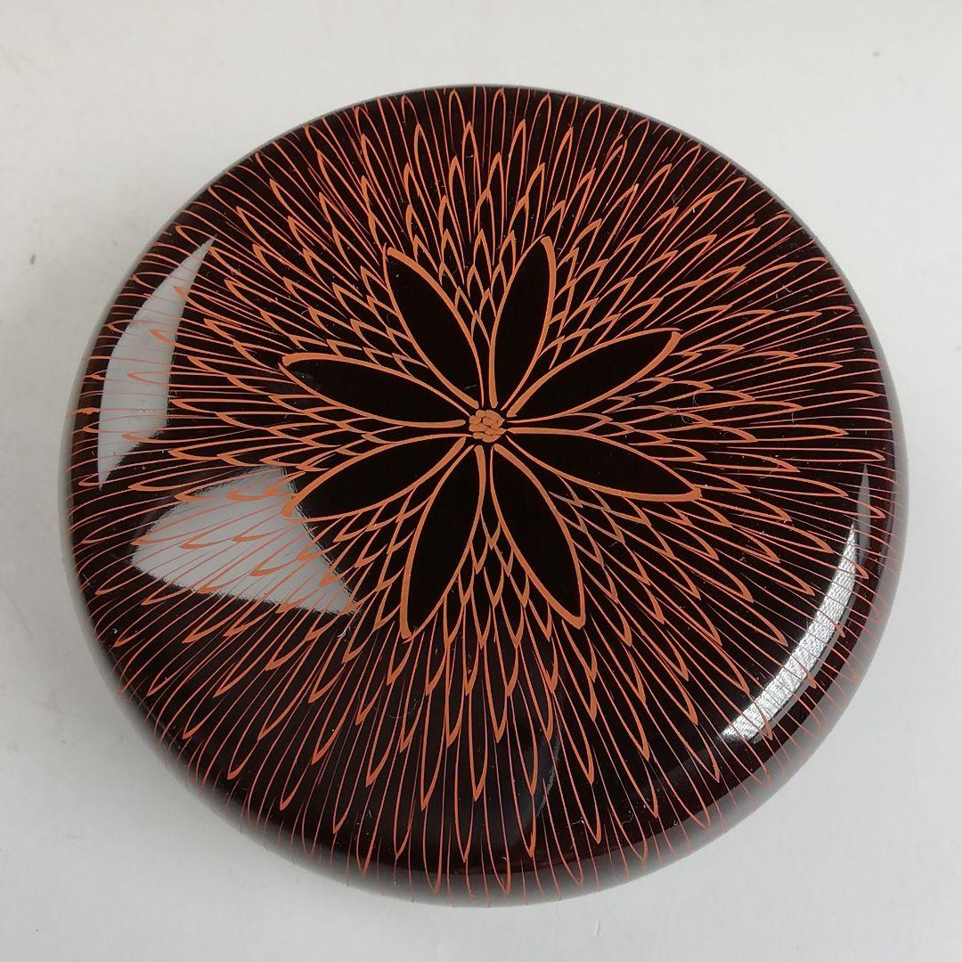 Ｔ８３３　棗　『朱菊彫り』『中棗』『関翠雲 作』　共箱　茶道具