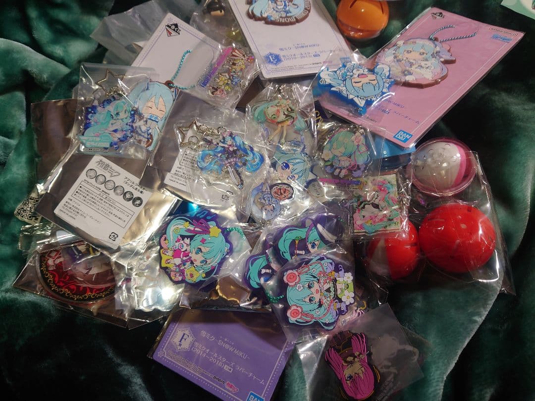 初音ミク　VOCALOID　マジミラ　雪ミク　缶バッジ等