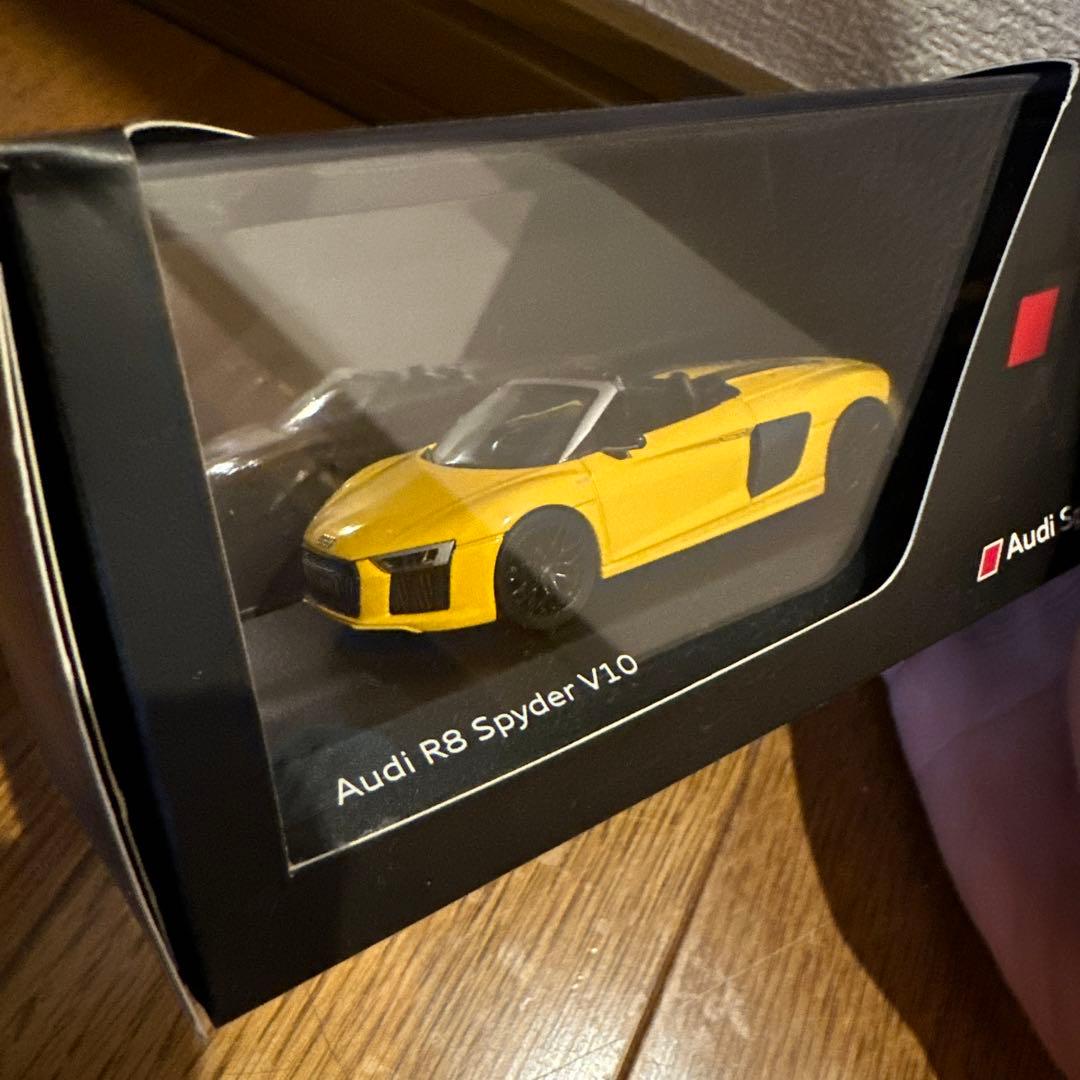 Audi R8 Spyder V10 イエロー
