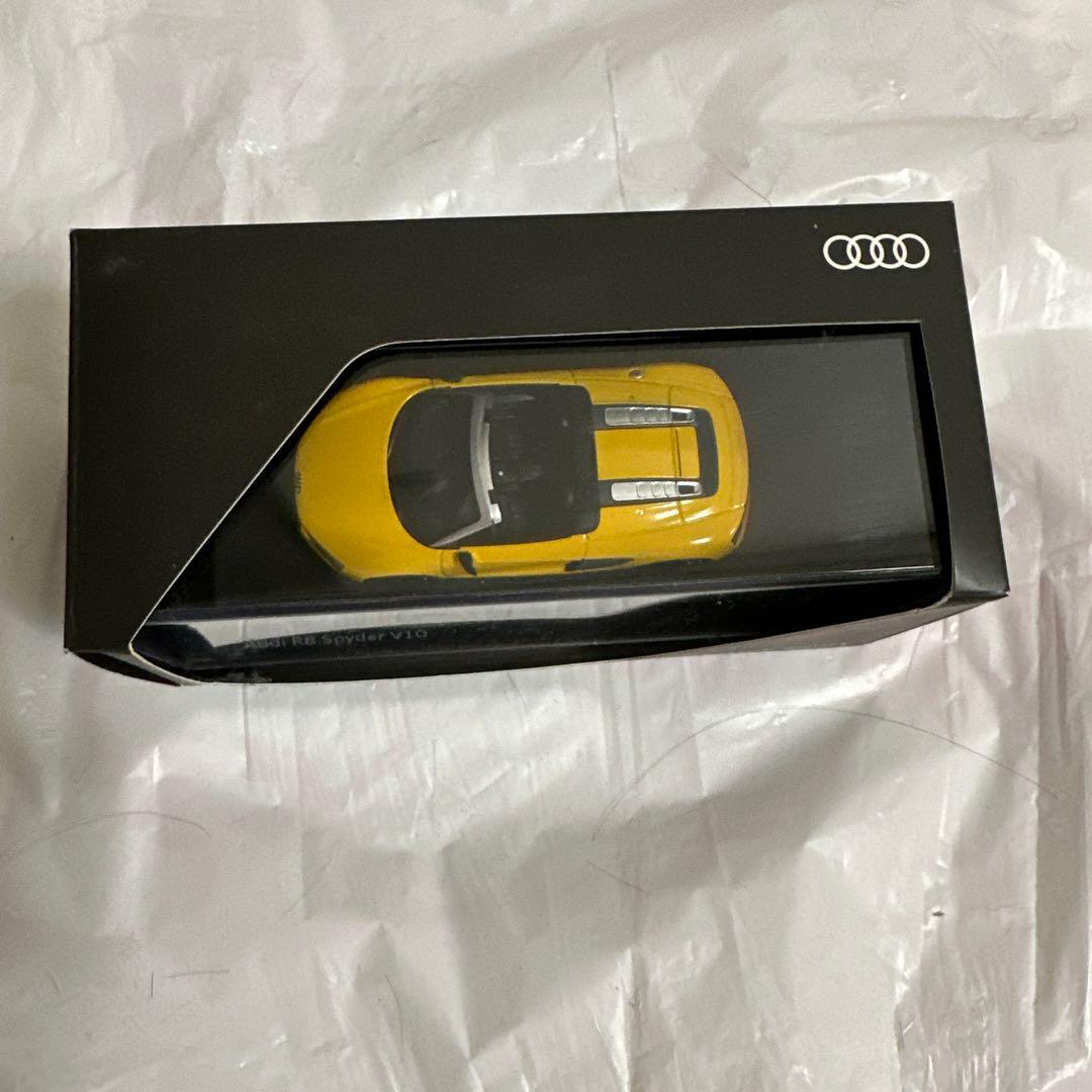 Audi R8 Spyder V10 イエロー