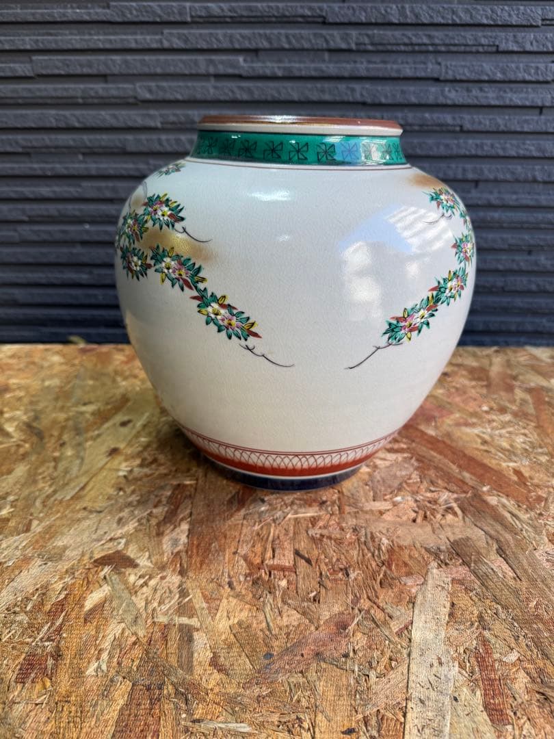 ① 九谷焼　花瓶　壺