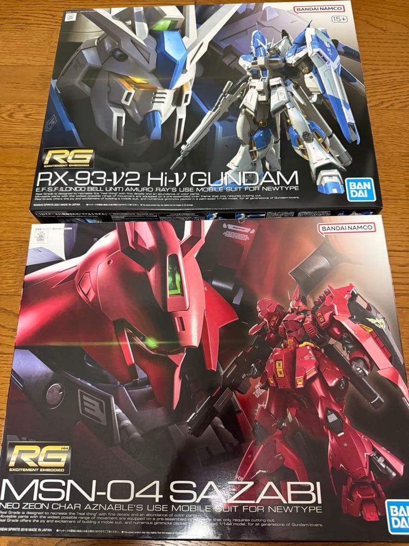 RG RX-93-V2 Hi-Vガンダム & MSN-04サザビー
