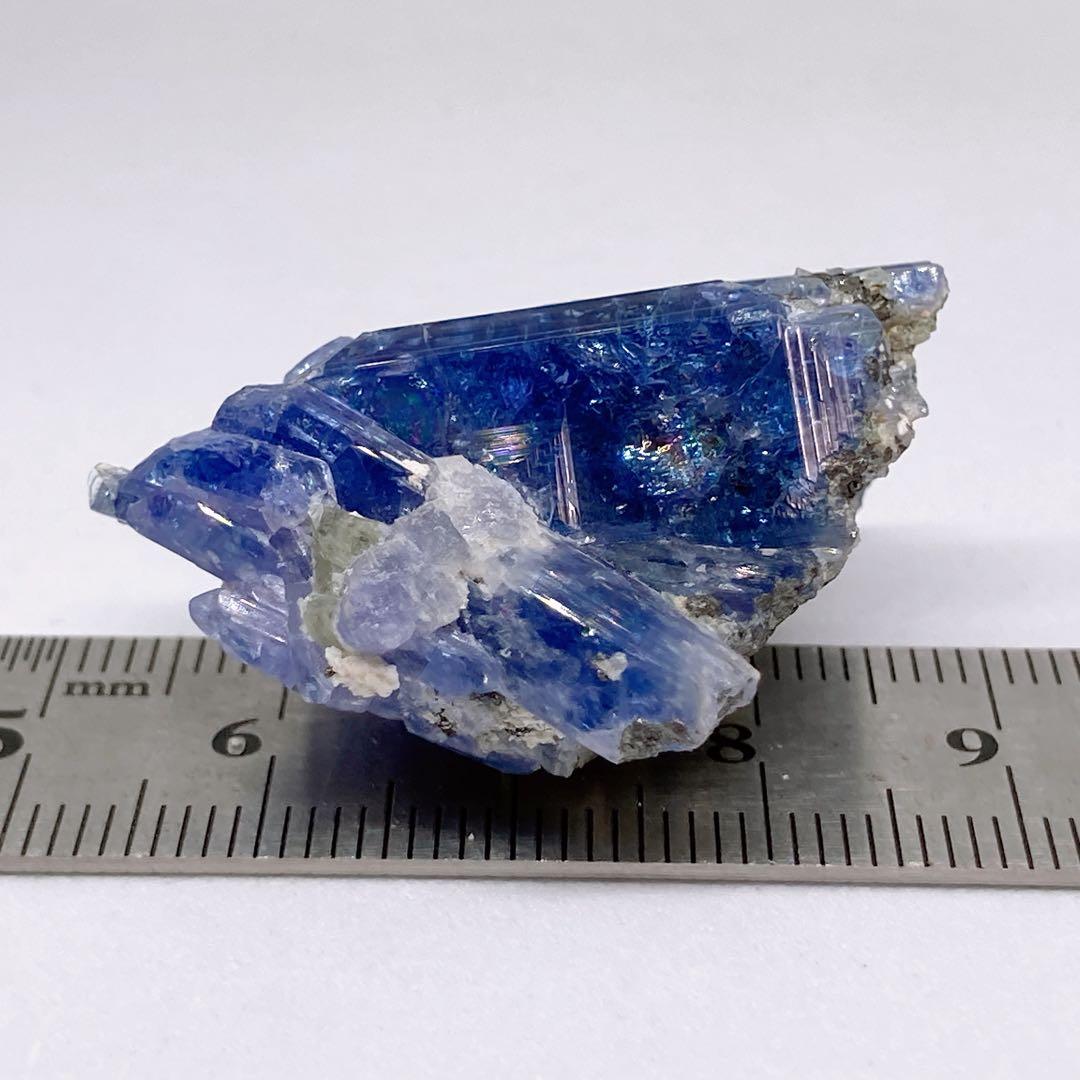 タンザナイト　原石　鉱物標本　天然石　102