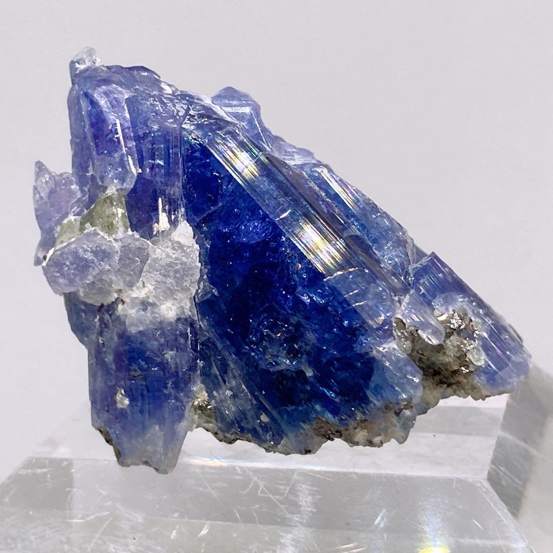 タンザナイト　原石　鉱物標本　天然石　102