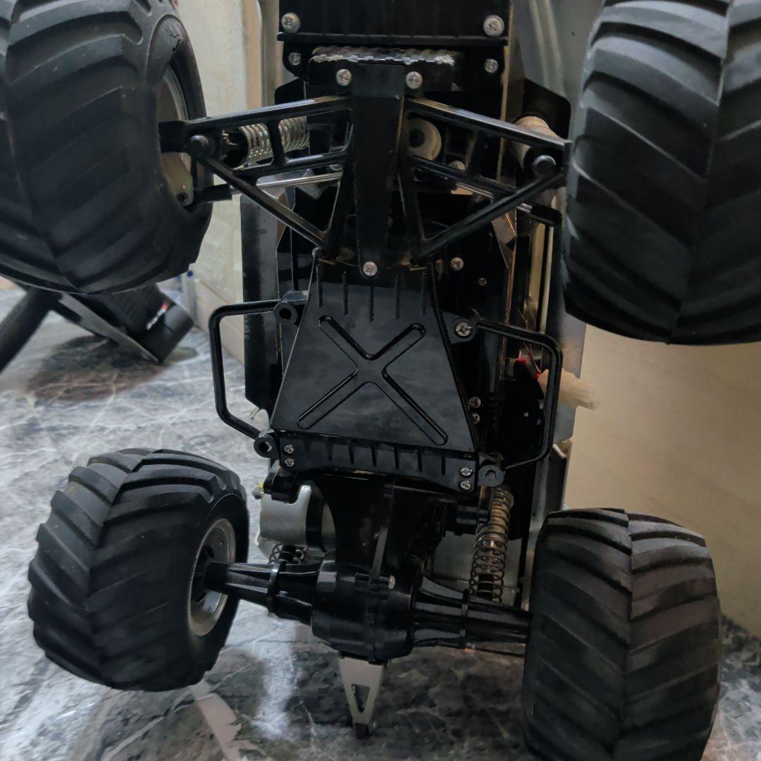 TAMIYAモンスタートラック 7.2vラジコン、スピードかなり早いです。