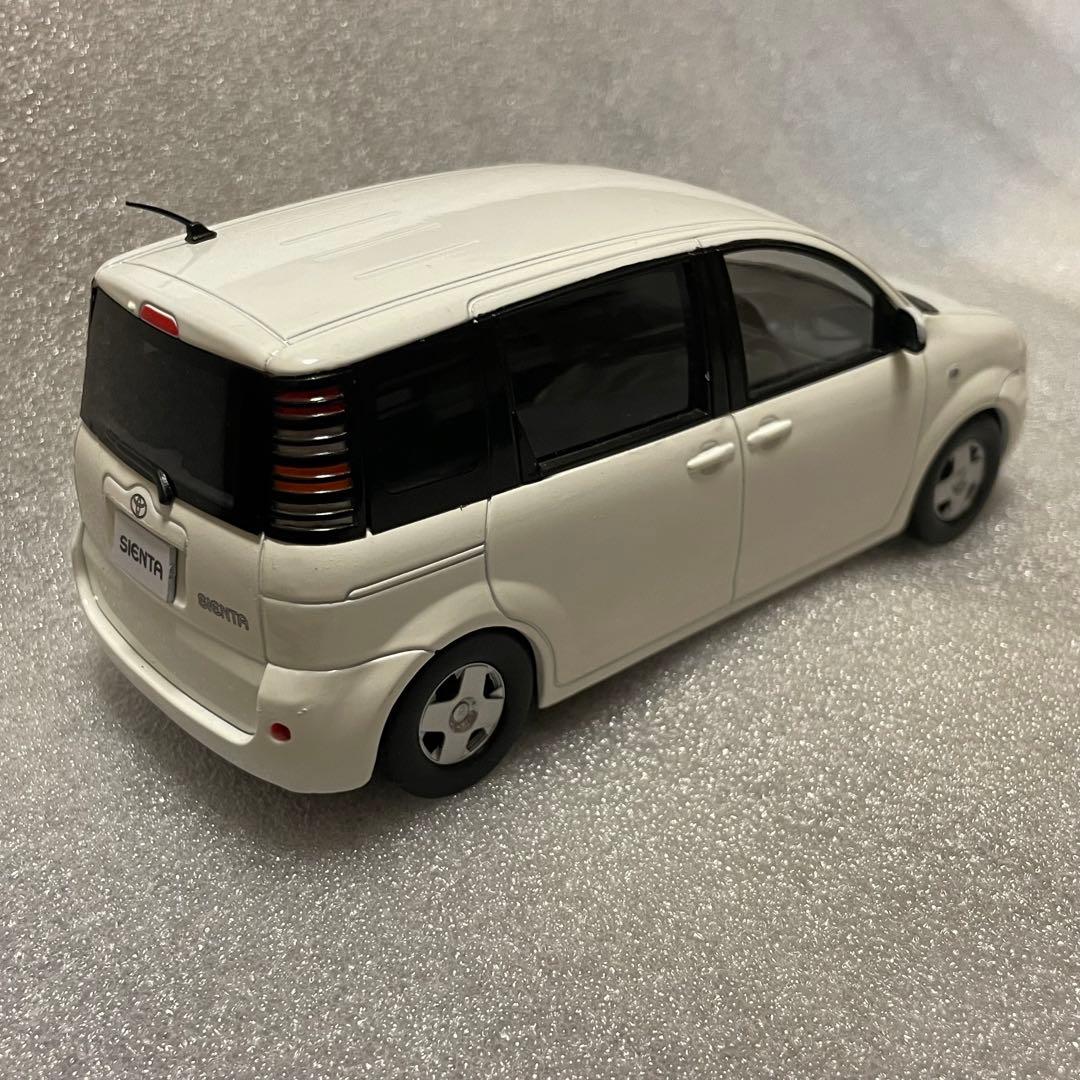 カラーサンプル　トヨタ 初代　シエンタ　ホワイト　希少